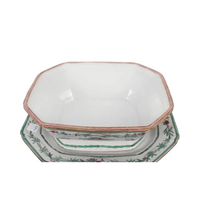 Chinese Export Soup Tureen With Cover and Underplate For Sale - Image 4 of 9