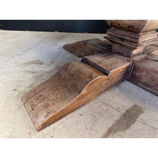 Large Round Bleached Oak Farmhouse Dining Table, 1925 For Sale - Image 14 of 16