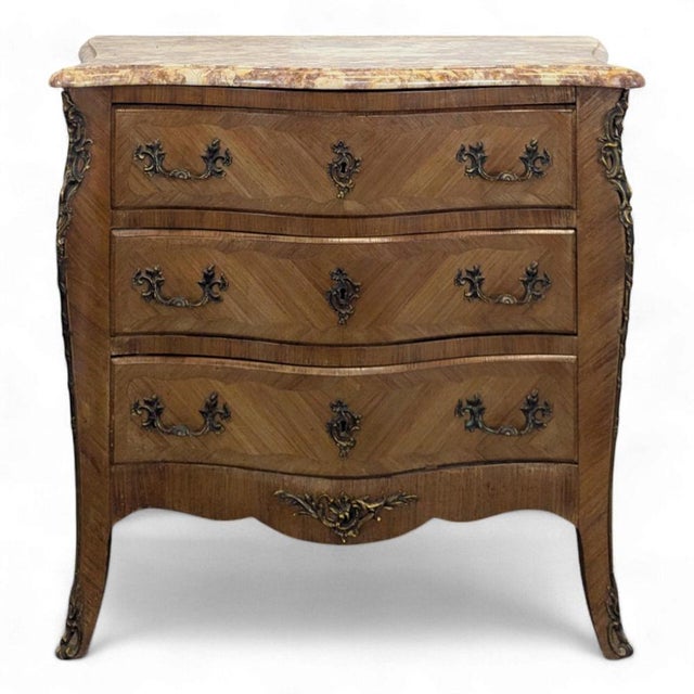 Louis XV Style Chest of Drawers in Marquetry For Sale - Image 10 of 10