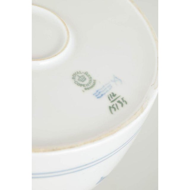 Porcelain Noblesse Teapot with Stylised Floral Motif from Royal Copenhagen, 1980s For Sale - Image 4 of 5