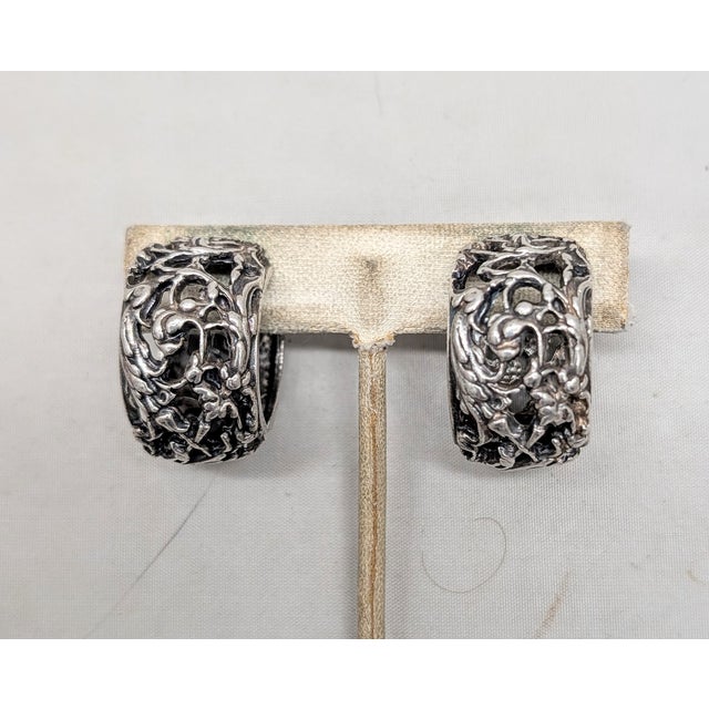 Vintage 1970s Signed Napier Silvertone Openwork Foliate Design Hoop Clip Earrings-2 Pieces For Sale In Philadelphia - Image 6 of 7