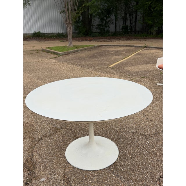 Mid-Century Modern 1960s Burke Tulip Table and 5 Chairs For Sale - Image 3 of 6