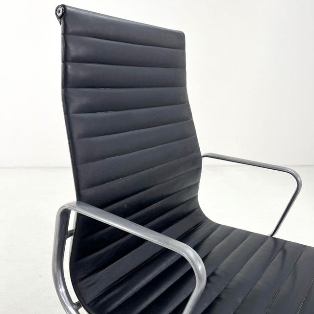 Black EA119 Desk Chair in Leather by Charles & Ray Eames for ICF, 1970s For Sale - Image 8 of 11