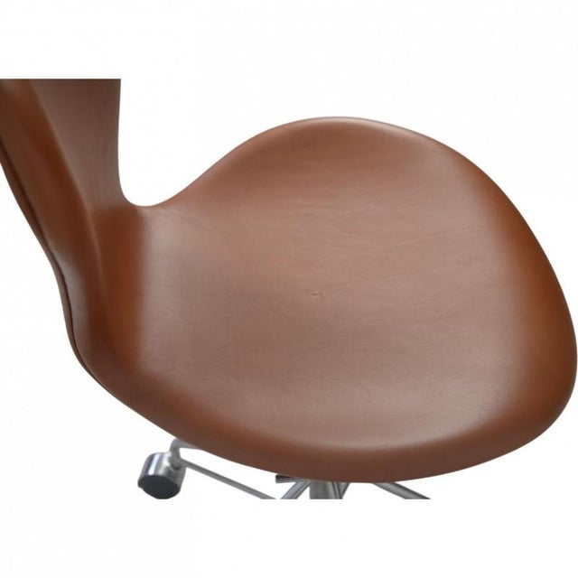 Model 3117 Office Chair in Cognac Leather by Arne Jacobsen, 1984 For Sale - Image 6 of 13