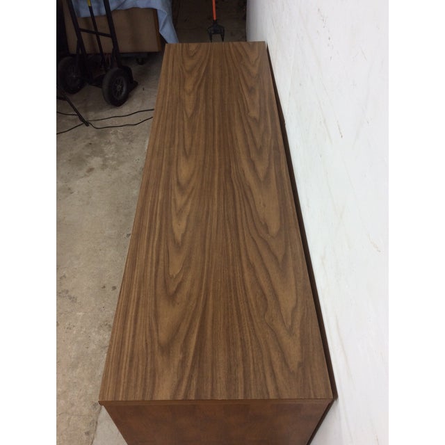 Wood Mid Century Modern Lowboy Dresser With 9 Drawers & Mounted Mirror by Johnson Carper For Sale - Image 7 of 16