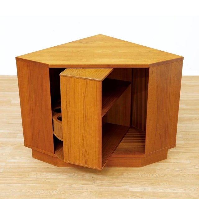 1960s Danish Modern Revolving Corner Bar in Teak by Vildbjerg Mobelfabrik For Sale - Image 14 of 18