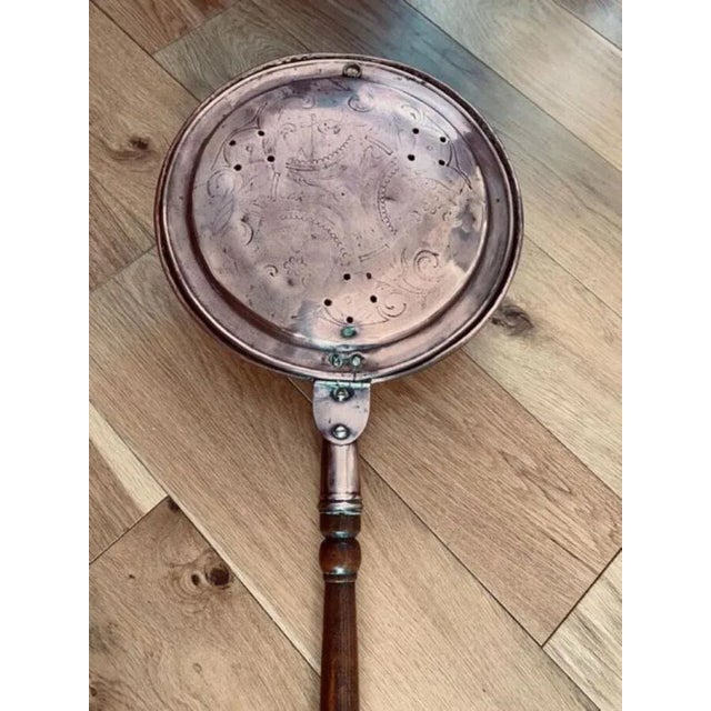 Antique George III copper warming pan having the original turned handle, copper warming pan with a lift up lid D. 1800