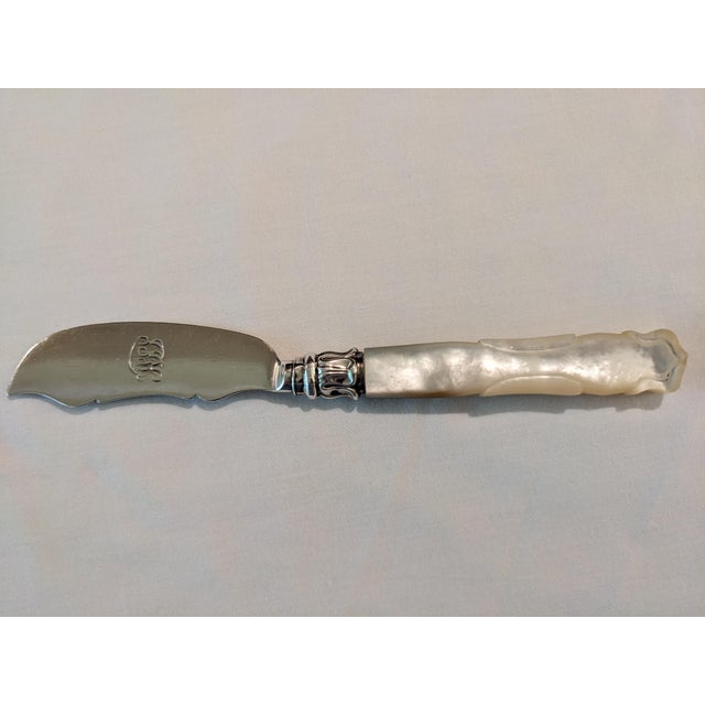 Mid 19th Century Birmingham 1850 Master Butter Knife Sterling Silver Mother-Of-Pearl For Sale - Image 5 of 12