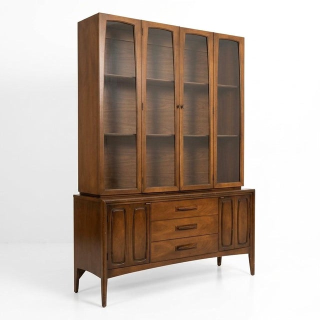 Wood Broyhill Emphasis Vintage Mid Century Modern 2 Piece Buffet and Hutch China Cabinet C. 1960s, Attributed For Sale - Image 7 of 9