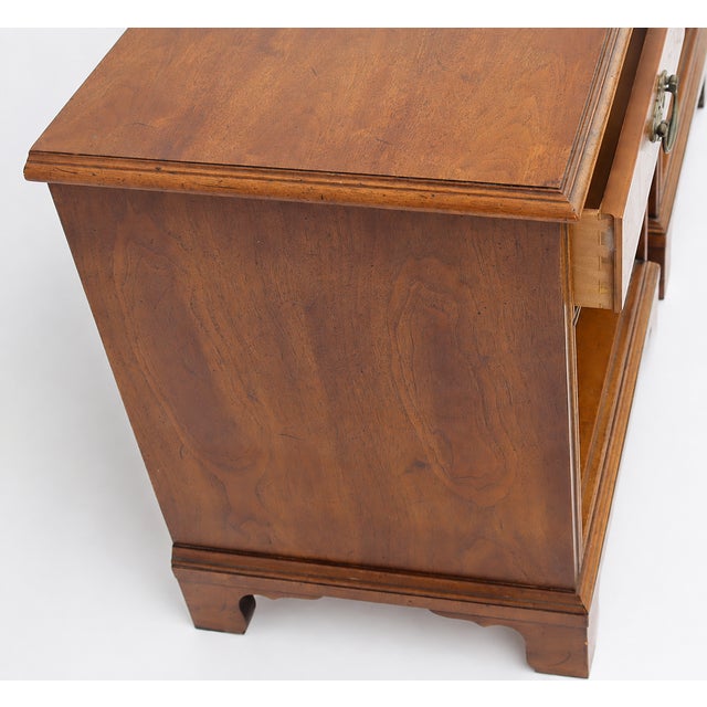 Wood 1980s Pair of Henredon Wood Nightstands With Open Shelves For Sale - Image 7 of 12
