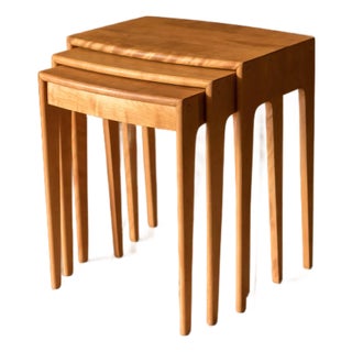 Vintage Set of Three Solid Wood Nesting End Tables by Heywood-Wakefield For Sale