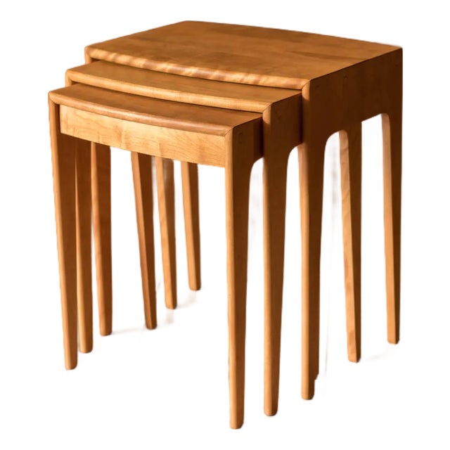 Vintage Set of Three Solid Wood Nesting End Tables by Heywood-Wakefield For Sale