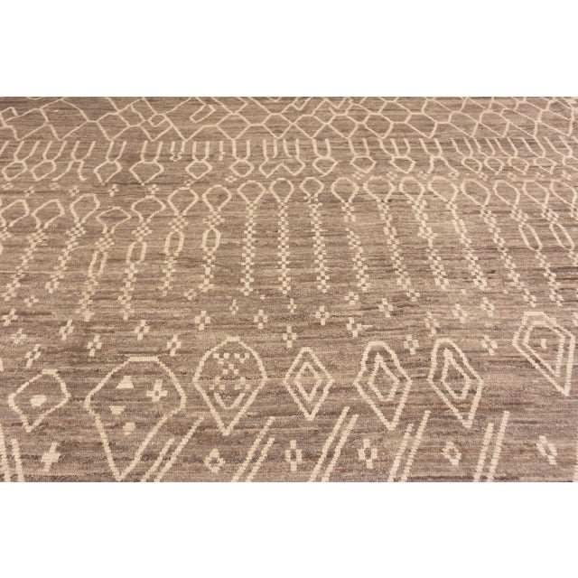 Nazmiyal Collection Large Modern Area Rug For Sale - Image 9 of 9
