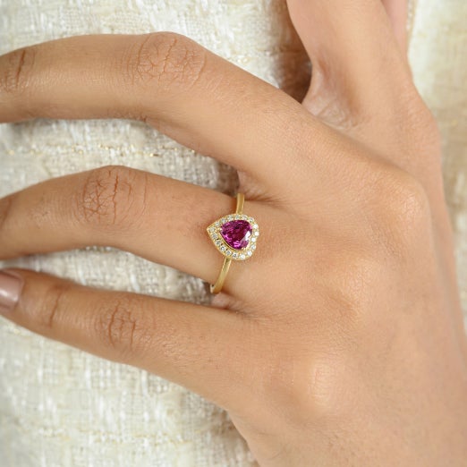 Heart Cut Ruby Halo Diamond Ring Gift for Girlfriend in 18k Gold Size 7 For Sale - Image 4 of 12