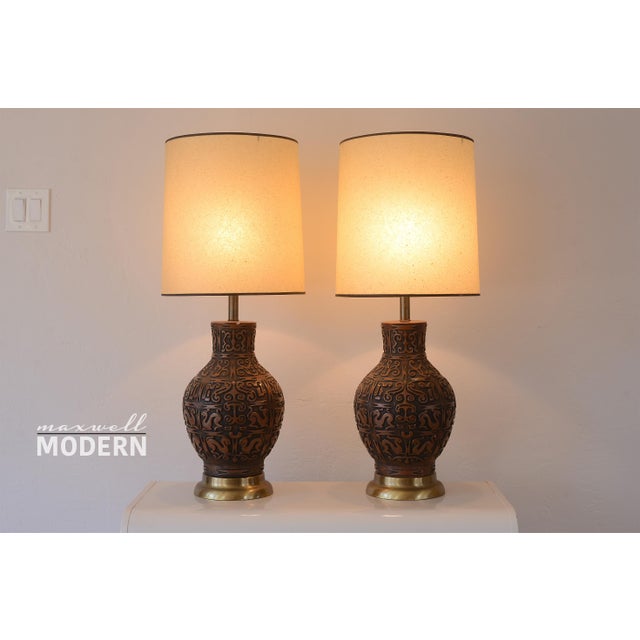 Mid-Century Modern 1950s Mid Century Hollywood Regency Ceramic Sgraffito Primitive Art Lamps - A Pair For Sale - Image 3 of 13