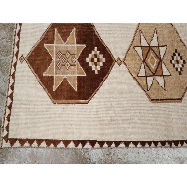 Textile Galerie Shabab Collection Mid-20th Century Turkish Anatolian Runner For Sale - Image 7 of 10
