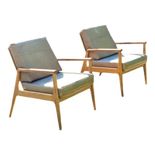 Signed Pair of Thos. Moser White Oak & Leather ‘Fahmida’ Lounge Chairs | Mid-Century Modern For Sale