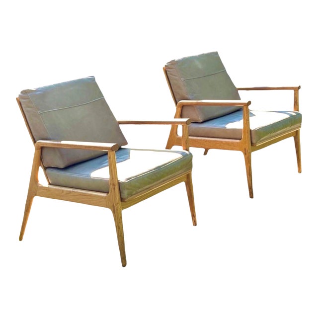 Signed Pair of Thos. Moser White Oak & Leather ‘Fahmida’ Lounge Chairs | Mid-Century Modern For Sale
