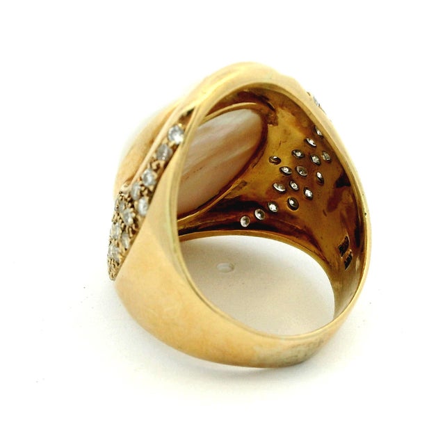 Vintage Italian 18k Gold Mabe Pearl Diamond Bombe Ring, Size 7 For Sale - Image 4 of 9