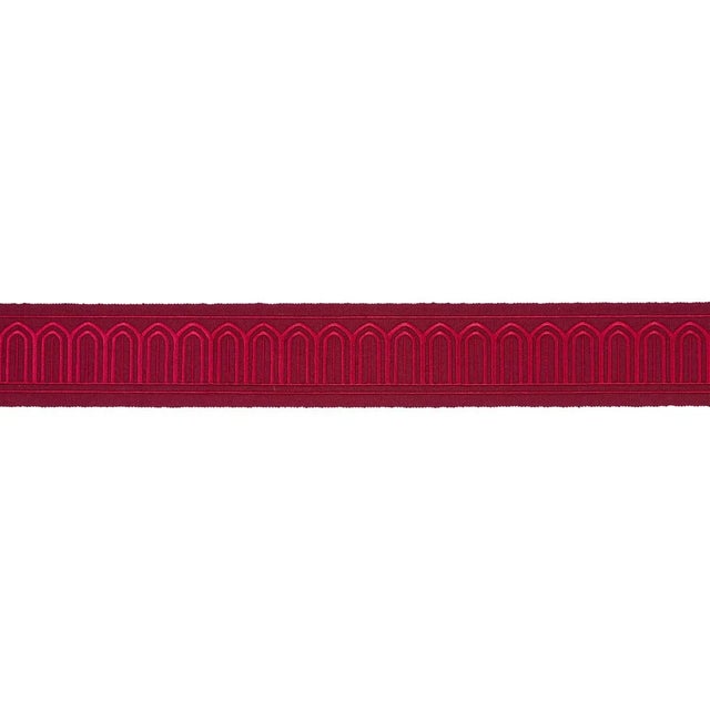 Designed by Miles Redd, Arches Embroidered Tape is a stylized scallop trim that boasts undeniable architectural...