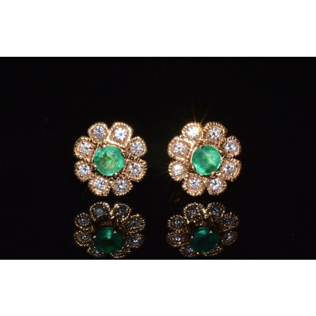 Certified Natural 1.8cts vs F Diamond Emerald 18k Solid Gold Floral Stud Earrings, A Pair For Sale In Dallas - Image 6 of 10