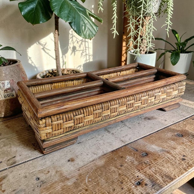 Elevate your dining experience with our Vintage Divided Organizer Wicker Caddy Basket, a perfect blend of functionality...