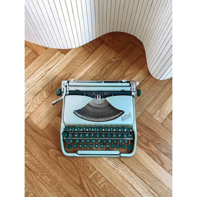 Metallic Green Brillant Junior Typewriter with Zippered Case by Groma for Neckermann, Germany, 1950s For Sale - Image 13 of 13