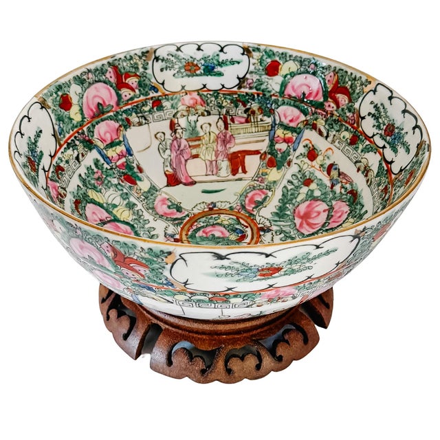 1970s Chinese Rose Medallion Hand-Painted Porcelain Punch Bowl With Carved Wood Stand For Sale In San Diego - Image 6 of 13