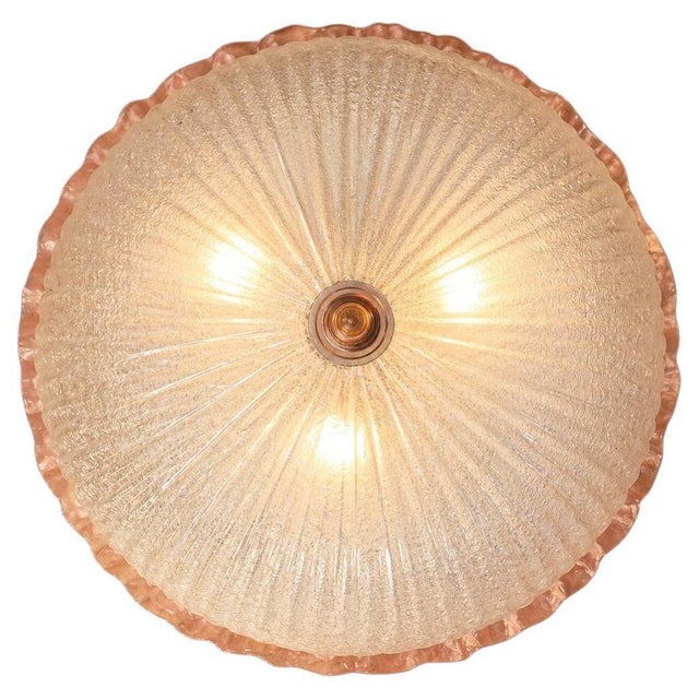 Delicate, romantic, perfectly preserved. A jewel. Up to 250V (Europe/UK Standard).The wiring of this item may be original...
