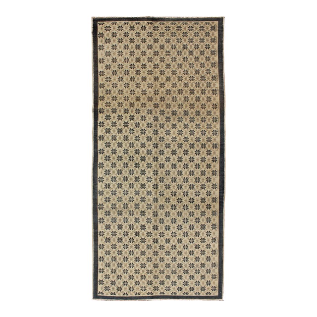 Vintage Turkish Oushak Rug With Latticework and Poinsettia Shapes 4'4 X 9'9 For Sale