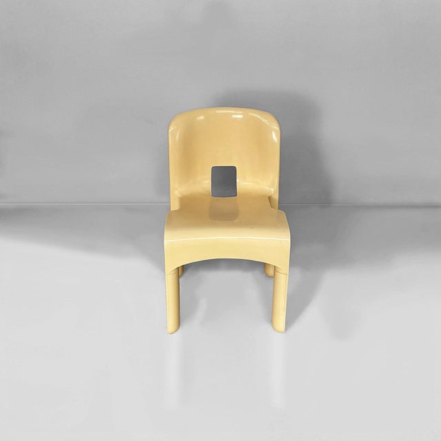 Italian Space Age Cream Chairs by Joe Colombo for Kartell, 1970s, Set of 2 For Sale - Image 3 of 18