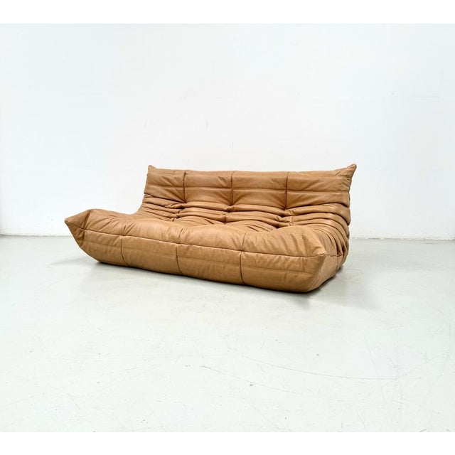 Mid-Century Modern French 3-Seater Togo Sofa in Camel Leather attributed to Michel Ducaroy for Ligne Roset For Sale - Image 3 of 13