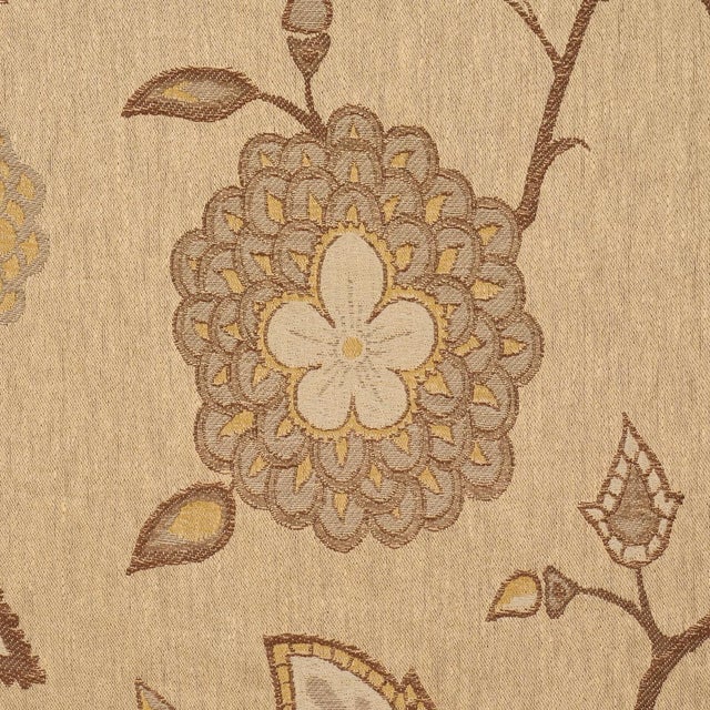 Traditional Schumacher Fiammetta Jacquard Fabric In Oro For Sale - Image 3 of 5