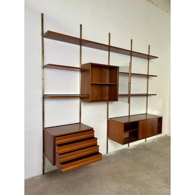 E22 Wall Bookcase in Iron and Wood attributed to Osvaldo Borsani for Tecno, Italy, 1960s For Sale - Image 3 of 10