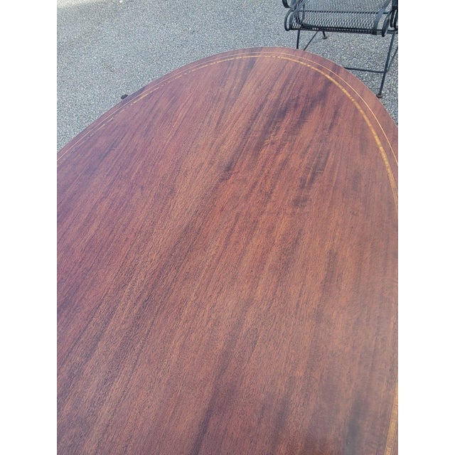 English 19th Century Mahogany Inly Oval Conference Table/ Center Table/ Desk Table. For Sale In Philadelphia - Image 6 of 16