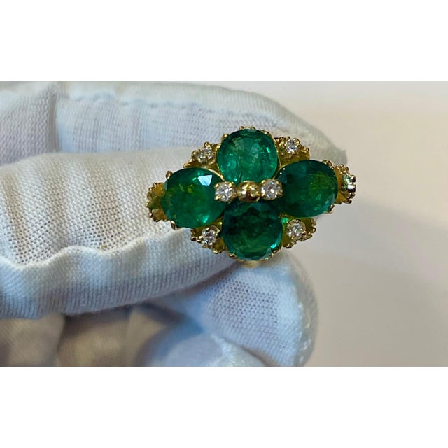 7.5 Carat Natural 4 Oval Cut Emerald & Diamond Flower Ring 18 Karat Yellow Gold, Size 3.75 For Sale In New York - Image 6 of 18
