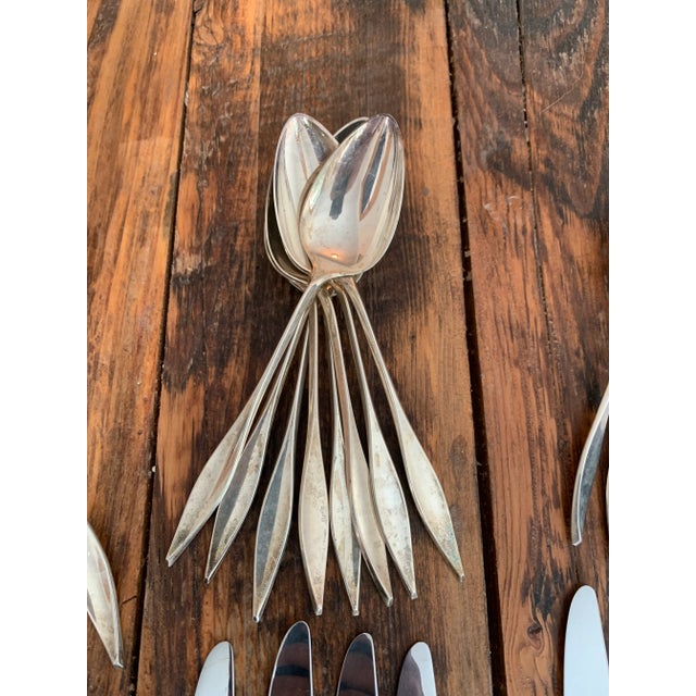 Mid-Century Modern Vintage Gio Ponti for Reed Barton Style Diamond Sterling Silverware Flatware Service for Eight- 40 Pieces For Sale - Image 3 of 13