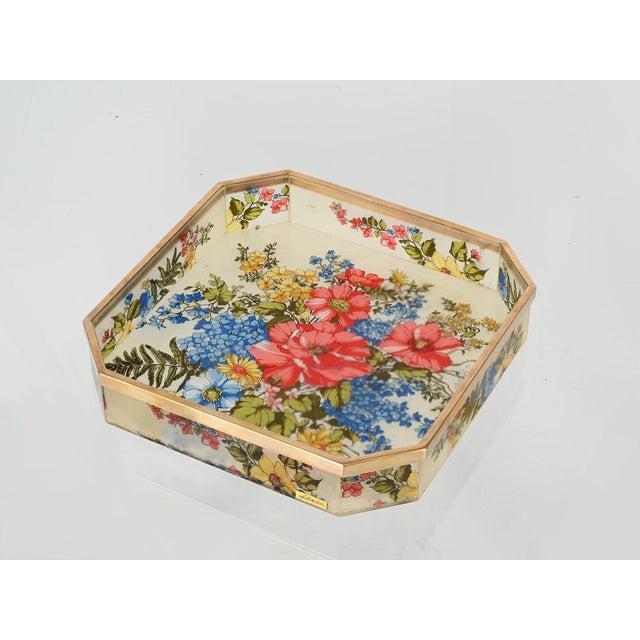 Vintage Octagonal Floral Acrylic and Brass Serving Tray by Alberto Sordi, Italy, 1970s For Sale - Image 11 of 12