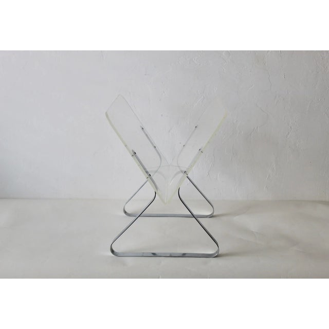 Vintage 1970s Milo Baughman Style Lucite Chrome V-Shape Magazine Rack For Sale In Miami - Image 6 of 12