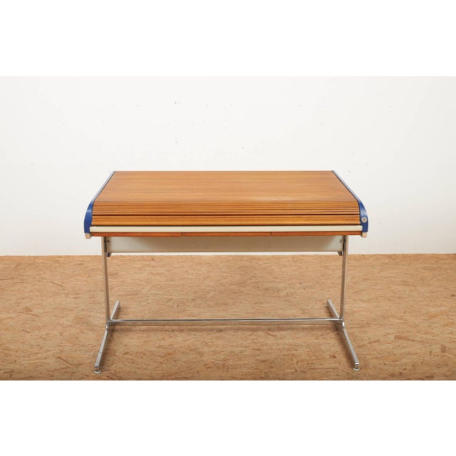 Action Office Desk in Walnut by George Nelson for Herman Miller, 1960s, in Good conditions. Designed 1960 to 1969 I have...