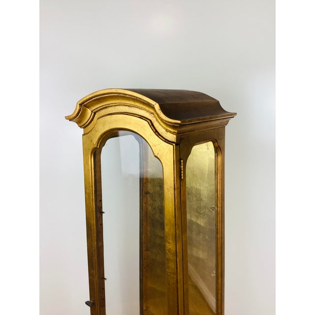 Vintage Hollywood Regency Gold Leaf Wood & Glass Display Case / Cabinet For Sale In Las Vegas - Image 6 of 12