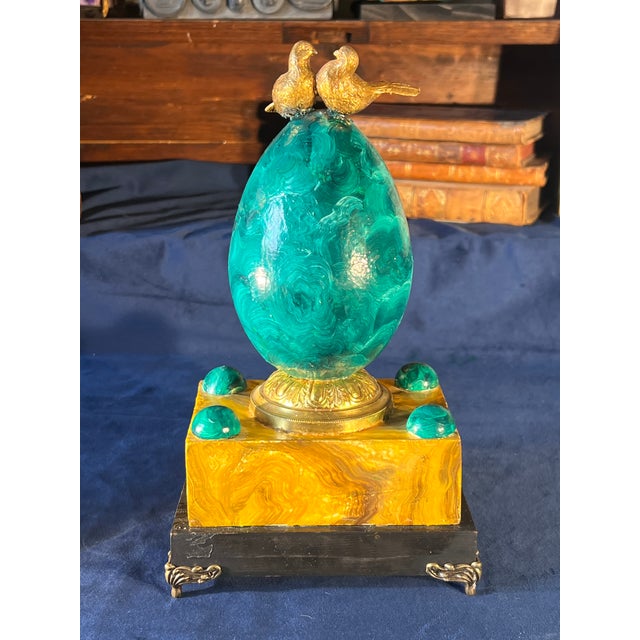 Early 20th Century Empire Style Faux Malachite & Sienna Marble Decorative Egg Table Article With Gilt Bronze Doves For Sale - Image 5 of 14