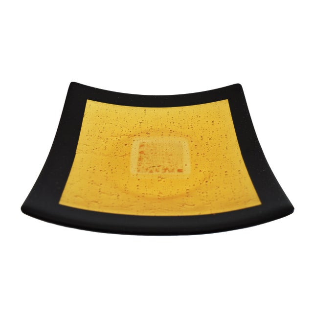 This decorative square plate in opaque and transparent Murano glass has a black base and gold leaf decor. Signed by...