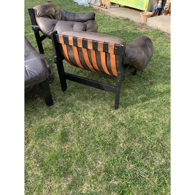 Mid-Century Brown Tufted Leather Armchairs & Ottoman in the style of Percival Lafer, 1960s, Set of 3 For Sale - Image 4 of 11