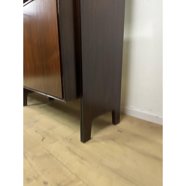 Wood Freestanding Bookcase in Wood and Brass from Vittorio Dassi, 1960s For Sale - Image 7 of 9