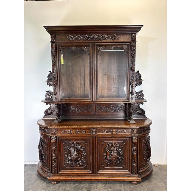Henri II Style 2-Body Hunting Buffet in Carved Oak with Glass Top, in Very Good conditions.