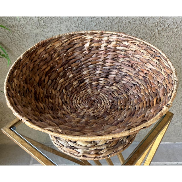 Late 20th-Century Handwoven Water Hyacinth Pedestal Centerpiece Bowl For Sale - Image 13 of 18