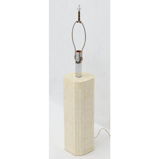 Very nice tessellated bone rounded square column shape decorative table lamp.