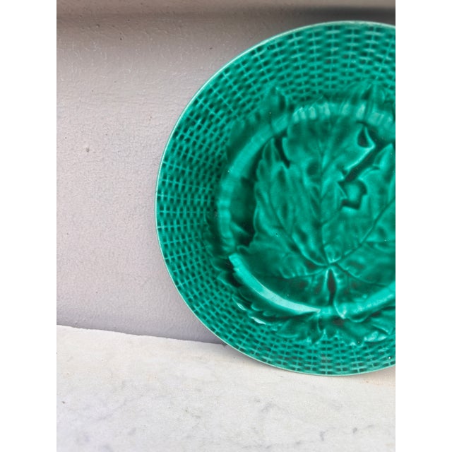 French Country English Green Majolica Leaves Plate, Circa 1890 For Sale - Image 3 of 4