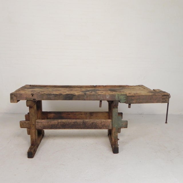 On most workbenches, the vise is located at the front, but on this model, the vise is on the side. A timeless piece of...